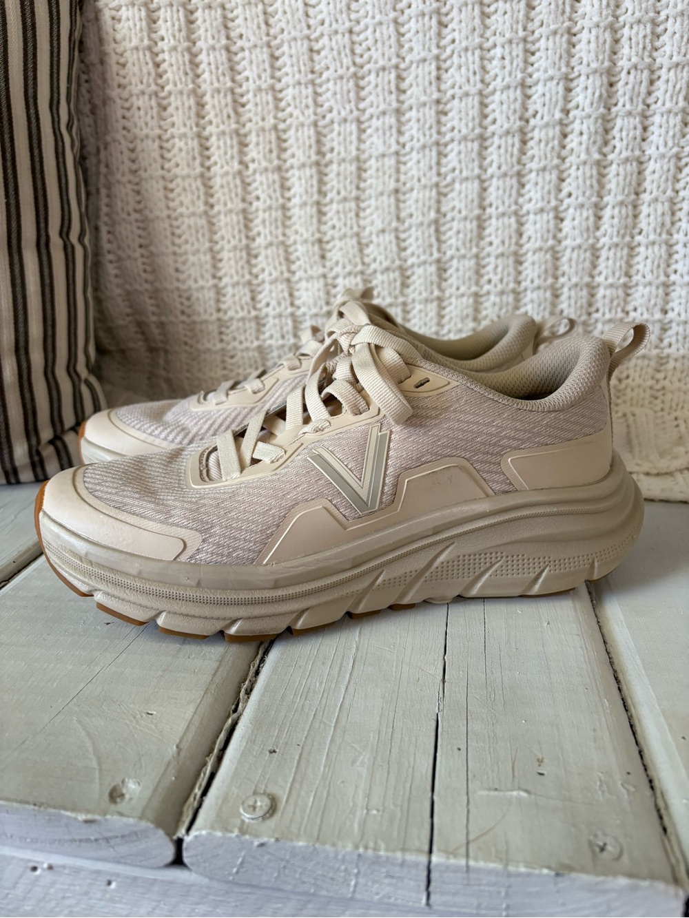 Vionic Women's Cream Sneakers